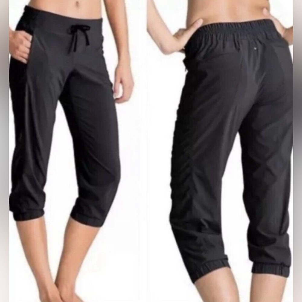 Athleta La Viva La Viva Capri Crop Pant with Zip Pocket in Black size 2